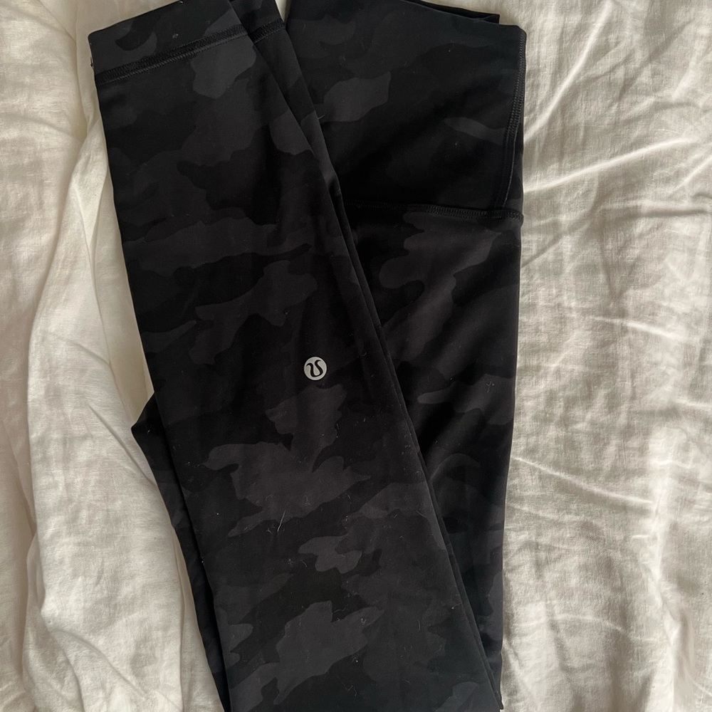 Lululemon Camo wunder under Leggings